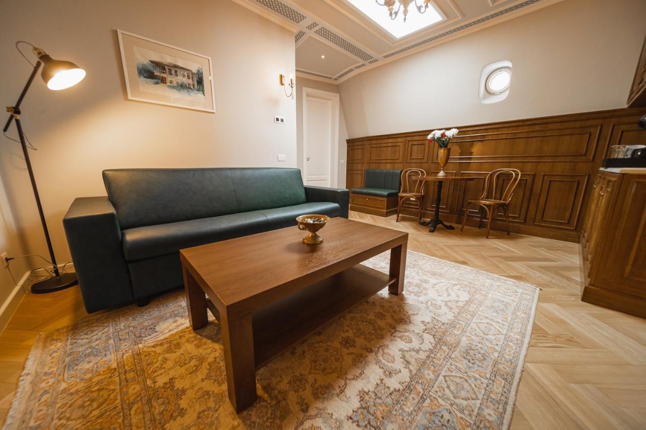 Templum Clava Hotel Bucureşti Ngoại thất bức ảnh
