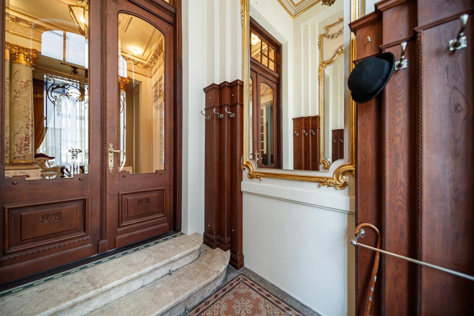 Templum Clava Hotel Bucureşti Ngoại thất bức ảnh