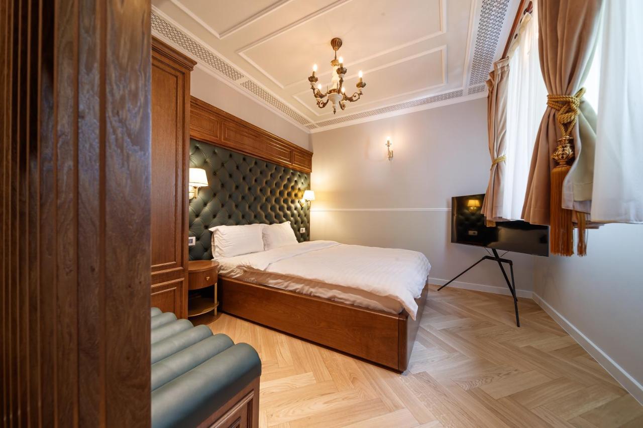 Templum Clava Hotel Bucureşti Ngoại thất bức ảnh