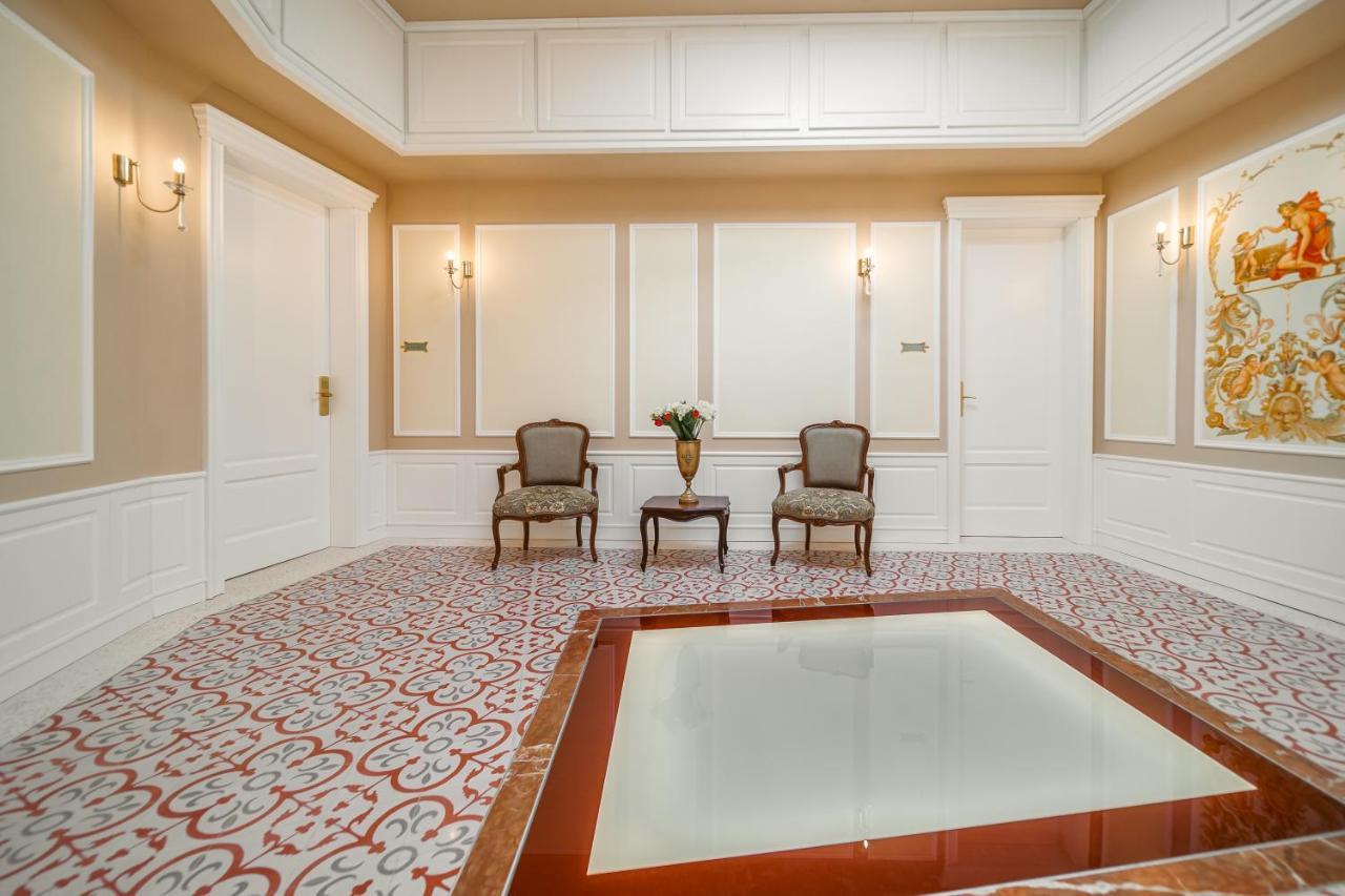 Templum Clava Hotel Bucureşti Ngoại thất bức ảnh