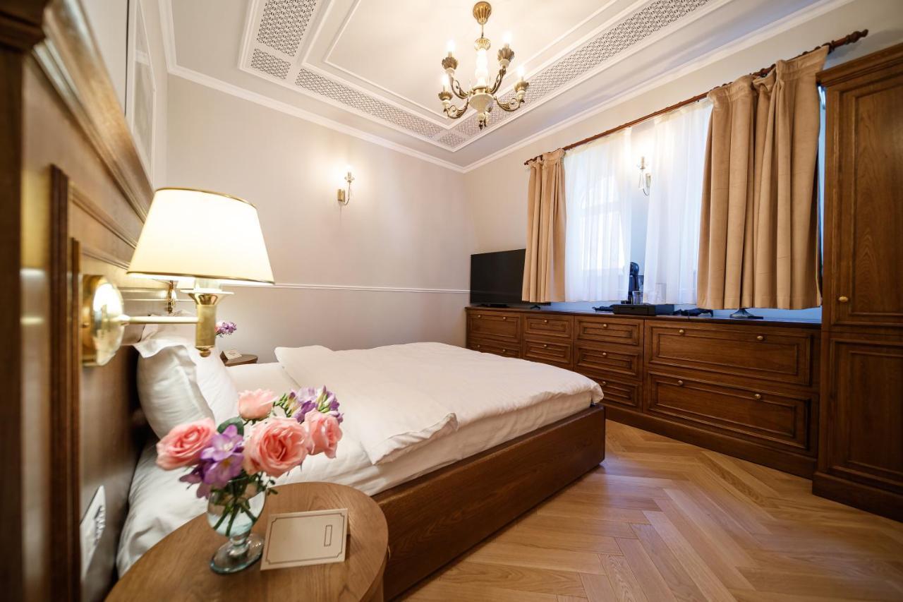 Templum Clava Hotel Bucureşti Ngoại thất bức ảnh