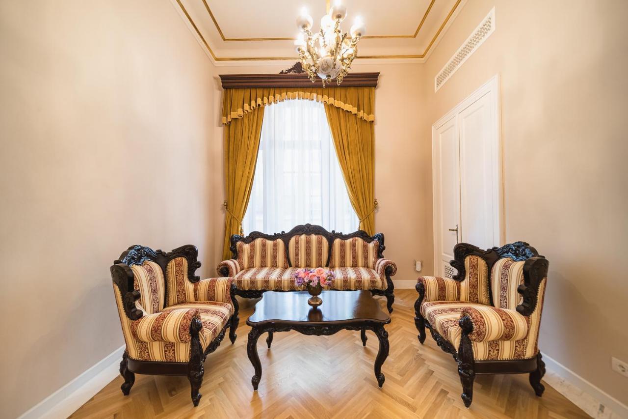 Templum Clava Hotel Bucureşti Ngoại thất bức ảnh