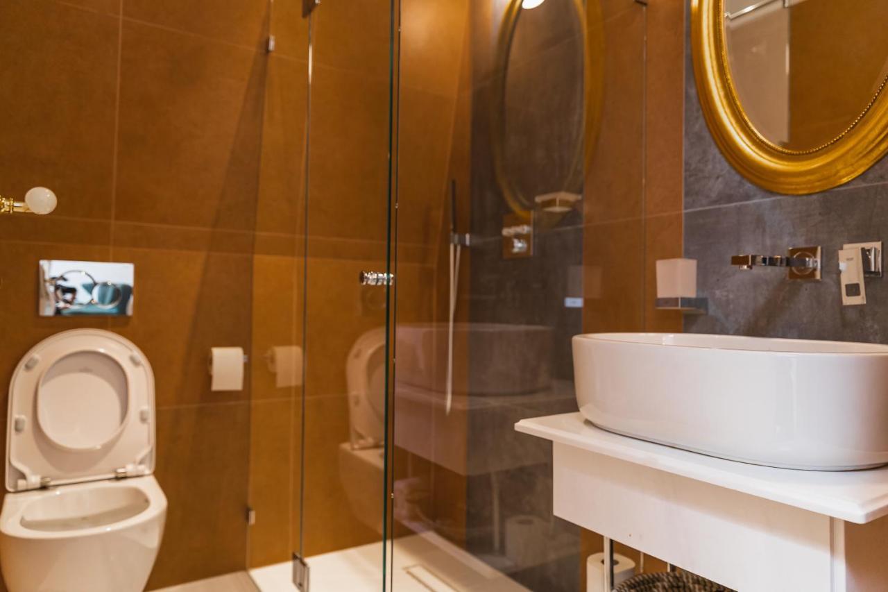 Templum Clava Hotel Bucureşti Ngoại thất bức ảnh