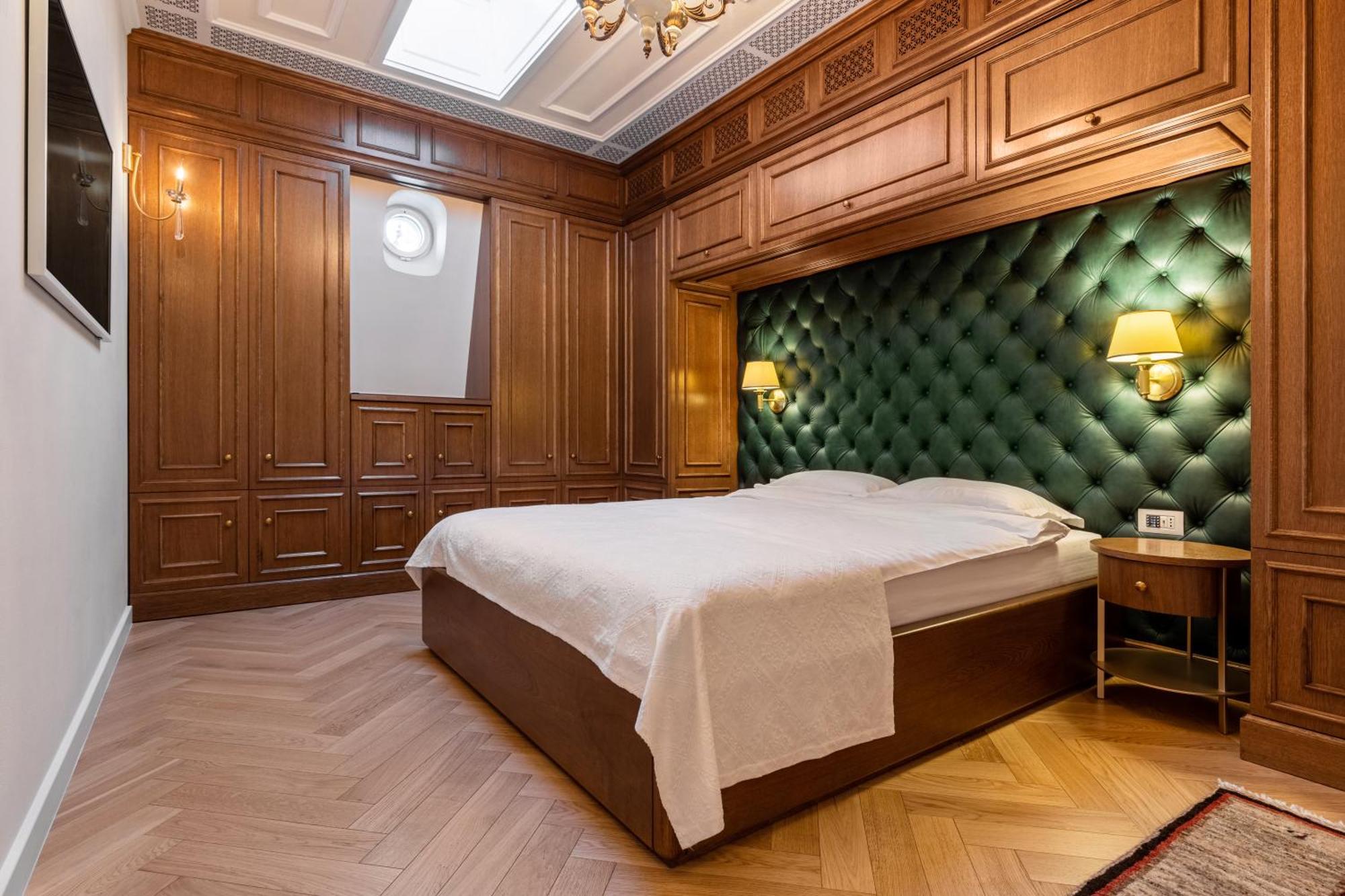 Templum Clava Hotel Bucureşti Ngoại thất bức ảnh