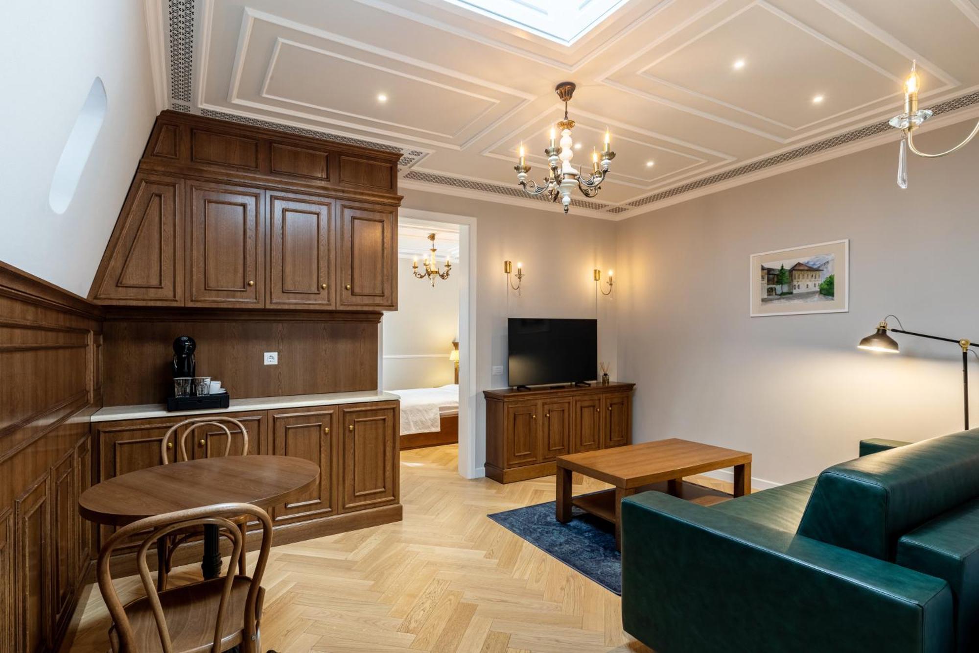 Templum Clava Hotel Bucureşti Ngoại thất bức ảnh