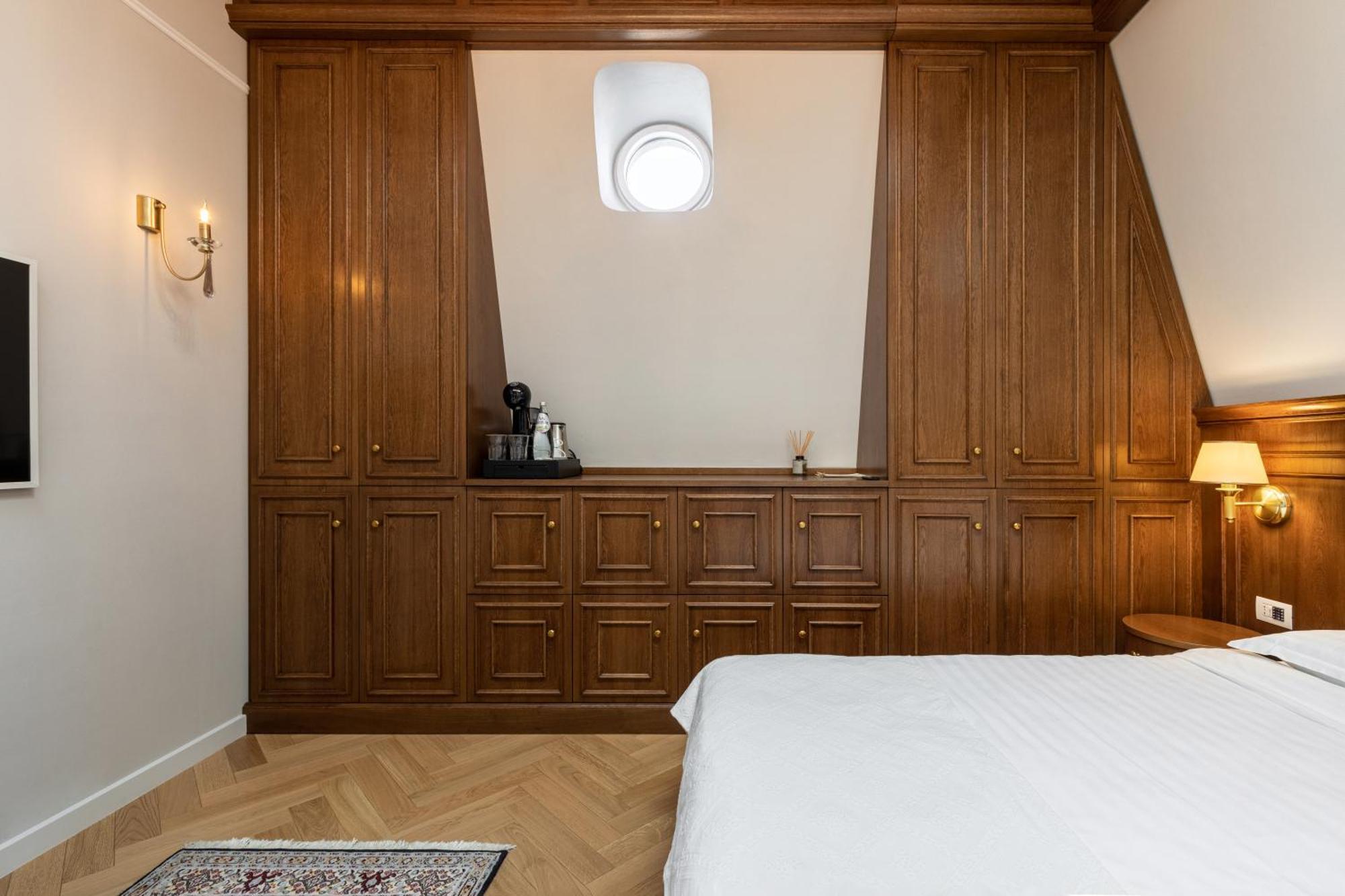 Templum Clava Hotel Bucureşti Ngoại thất bức ảnh