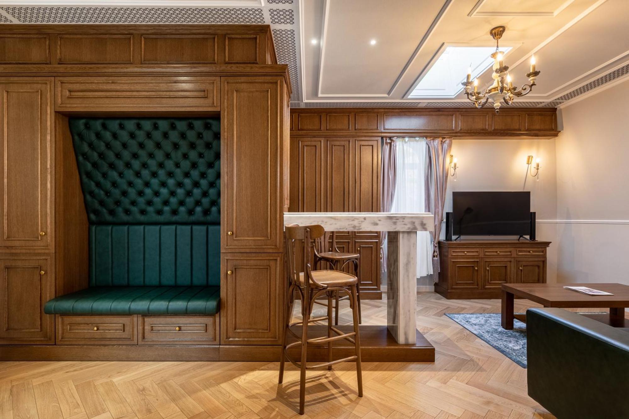 Templum Clava Hotel Bucureşti Ngoại thất bức ảnh