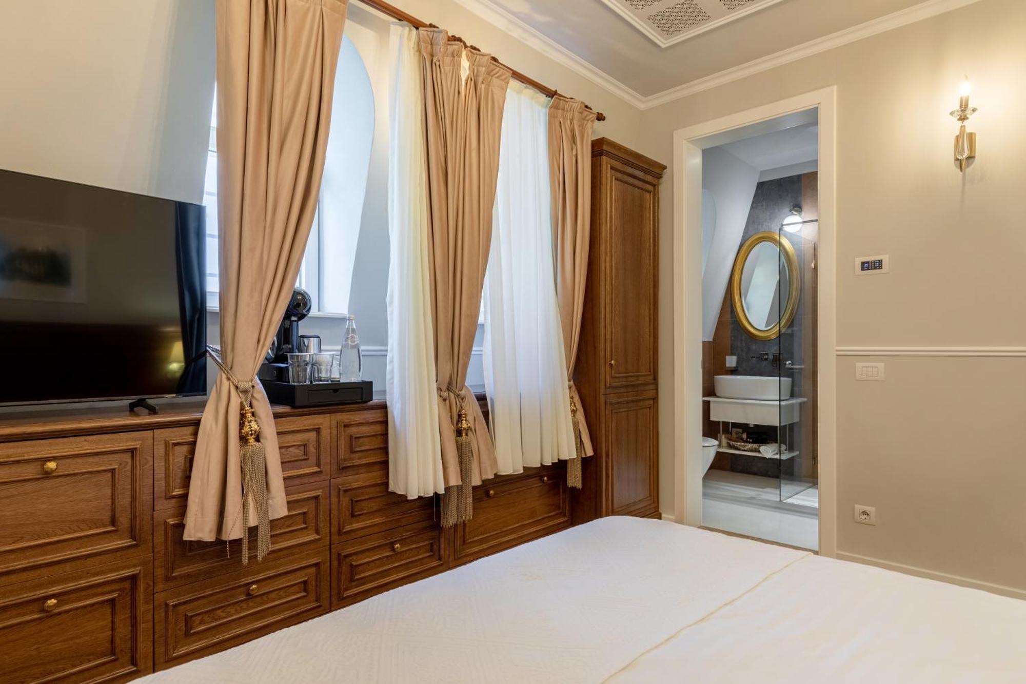 Templum Clava Hotel Bucureşti Ngoại thất bức ảnh