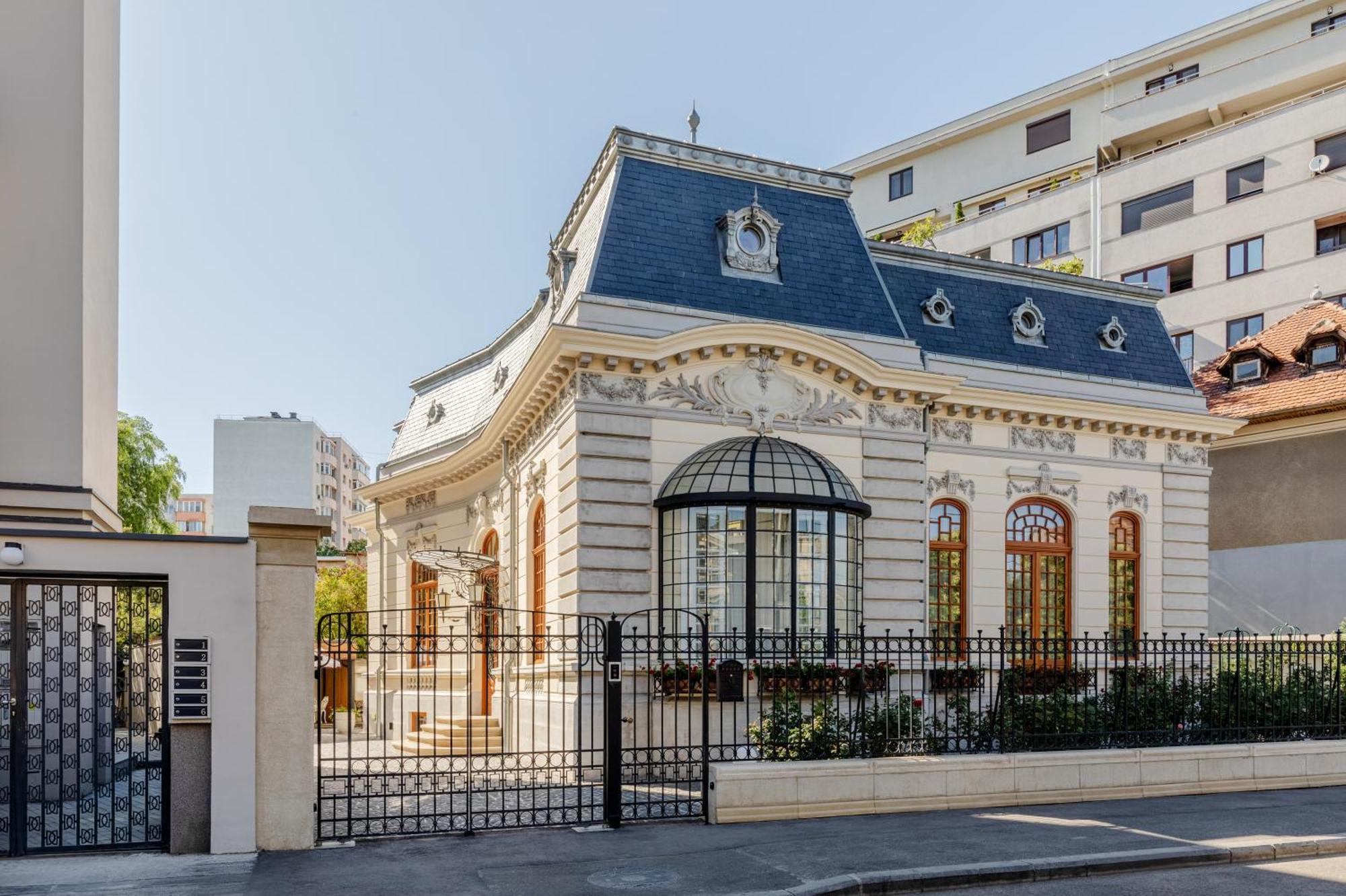 Templum Clava Hotel Bucureşti Ngoại thất bức ảnh